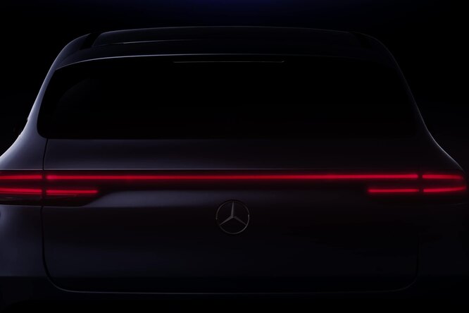Первый электромобиль Mercedes-Benz: новые тизеры Первый электромобиль Mercedes-Benz: новые тизеры