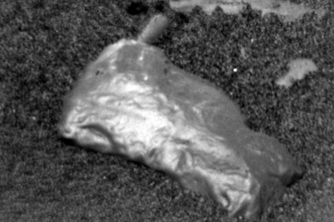 Как марсоход Curiosity обнаружил на Марсе камень, напоминающий золотой слиток
