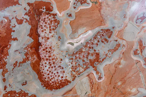 Темно-красный мрамор, метро «Краснопресненская»