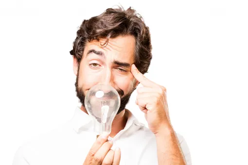 Почему лампочка не вытаскивается изо рта