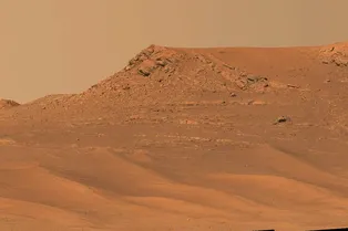 Марсоход Perseverance обнаружил следы древней реки на Марсе Марсоход Perseverance обнаружил следы древней реки на Марсе