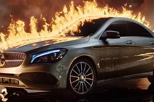 Mercedes-Benz сжёг новый автомобиль для рекламы Mercedes-Benz сжёг новый автомобиль для рекламы