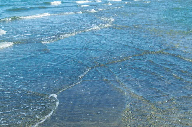 Шахматное море: как образуются квадратные волны и почему они смертельно опасны