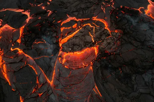 Микробы заселяют вулканическую лаву в течение нескольких часов после ее застывания Микробы заселяют вулканическую лаву в течение нескольких часов после ее застывания