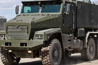 Российские военные на машинах покорили Эльбрус Российские военные на машинах покорили Эльбрус