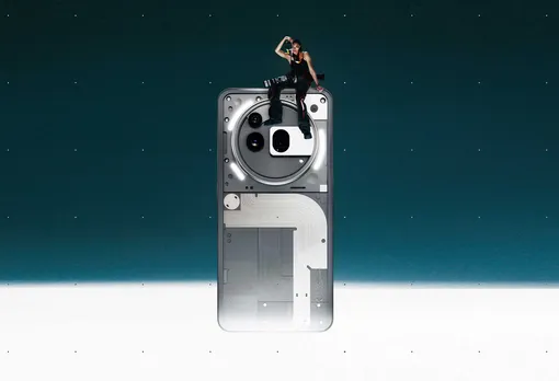 Смартфон с необычным дизайном и подсветкой из глифов