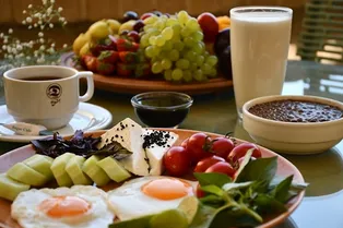 Постоянно чувствуете усталость? Врачи назвали два привычных продукта, которые могут быть причиной