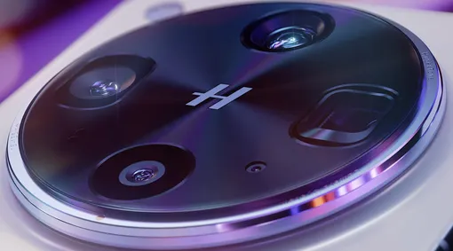 На фотографии набор камер флагманского смартфона OPPO Find X8 Ultra Чего ждать от смартфонов OPPO Find X9 Pro и X9 Ultra: фотофлагманы с емкими аккумуляторами