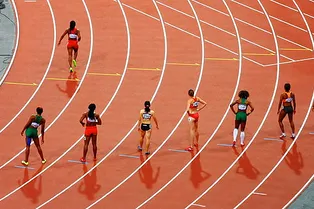 Странное правило: почему на стадионах и лыжных трассах всегда бегут против часовой стрелки