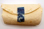 Ученые создали первую в мире съедобную клейкую ленту: ей можно склеивать буррито или шаурму