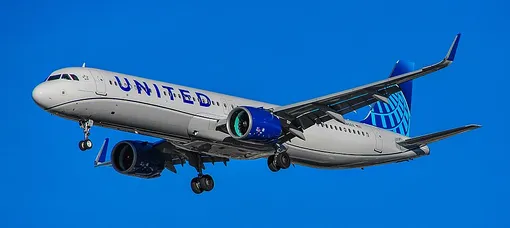 Airbus A321neo flying