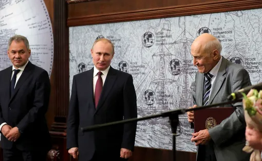 Награждение коллектива программы «В мире животных», 2018 год Награждение коллектива программы «В мире животных», 2018 год