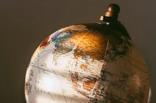 Проверка знаний для любителей географии: угадайте страны по столице, флагу и карте