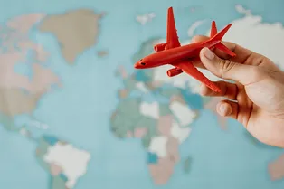 Почему перелет на самолете с востока на запад занимает больше времени? Почему перелет на самолете с востока на запад занимает больше времени?