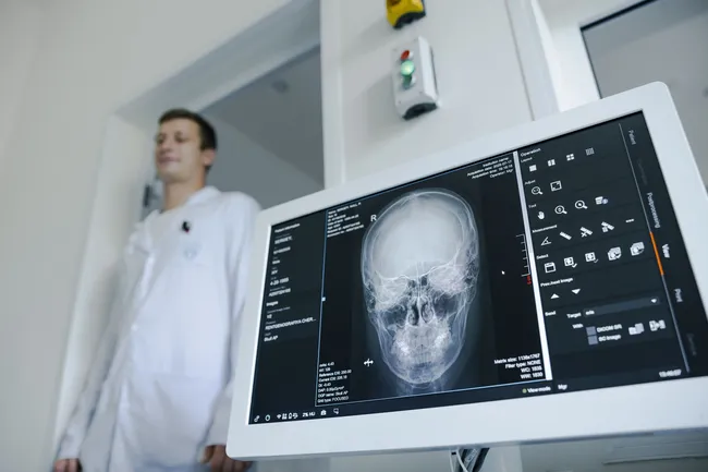 Насколько безопасен рентгеновский аппарат сегодня и что стоит за привычным снимком