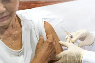 Вакцина против опоясывающего лишая может защитить от деменции