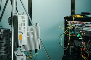 Связь всех поколений: история запуска первых российских базовых станций сотовой связи