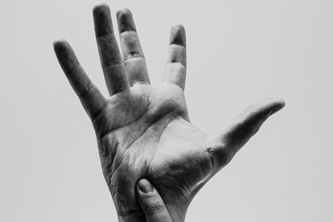 Ловушка для психолога: эта памятка поможет вам «читать» людей по форме рук