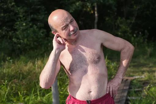 Застряла вода в ухе Застряла вода в ухе