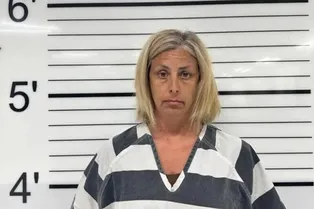 Она тайно выбросила младенца в канаву! Но ее поймали только 23-года спустя