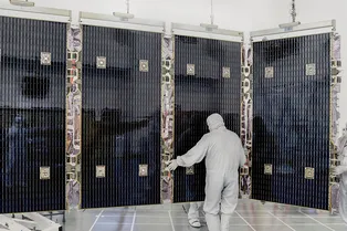 Космическому телескопу вернули солнечную панель