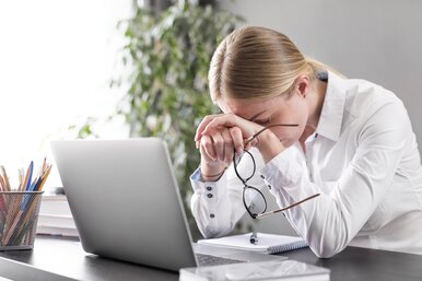 Если вы часто чувствуете усталость и головные боли: 7 признаков анемии, которые важно заметить вовремя