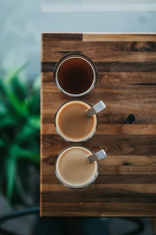 чай с молоком и без чай с молоком и без