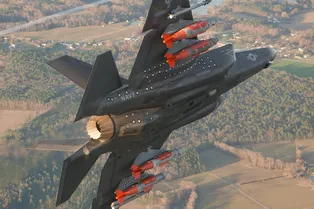 «Озверевший» F-35 сбросил сразу пять авиабомб «Озверевший» F-35 сбросил сразу пять авиабомб