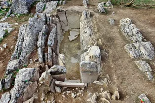 В Испании нашли древнюю гробницу — ей 5400 лет и она уникальна В Испании нашли древнюю гробницу — ей 5400 лет и она уникальна