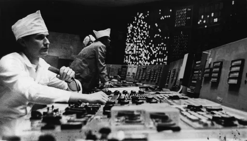Пульт управления Курской АЭС, 1979 год. Персонал многих советских электростанций проходил обучение на Обнинской. Пульт управления Курской АЭС, 1979 год