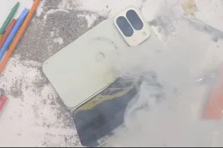 Это провал: Google Pixel 10 Pro Fold взорвался во время теста на прочность Это провал: Google Pixel 10 Pro Fold взорвался во время теста на прочность