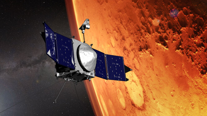 Модель спутника MAVEN, сканирующего марсианскую атмосферу с 2014 года Модель спутника MAVEN, сканирующего марсианскую атмосферу с 2014 года