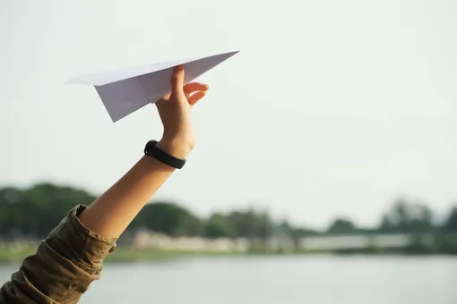 бумажный самолетик