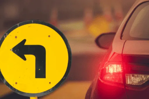 Чем по ПДД отличаются повороты направо и налево: не спешите отвечать Чем по ПДД отличаются повороты направо и налево: не спешите отвечать