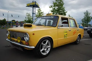 Видео: двигатель V8 в ВАЗ-2101 Видео: двигатель V8 в ВАЗ-2101