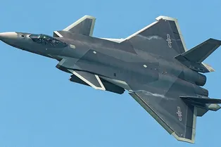 Китай показал истребитель пятого поколения J-20