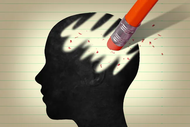 Как понять, что у близкого человека Альцгеймер, если он отказывается от обследования