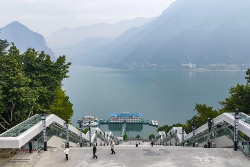 Система эскалаторов «Богини Ушань» в Чунцине, Китай