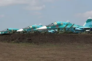 Дюжина бомбардировщиков села на шоссе: видео Дюжина бомбардировщиков села на шоссе: видео
