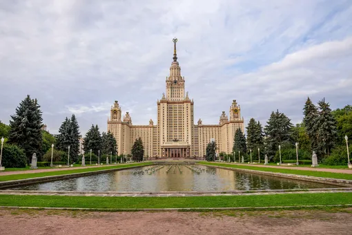 «Сталинские сестры»: а вы сможете различить все семь московских высоток по фотографии?
