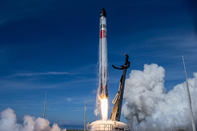 Rocket Lab попробовал поймать первую ступень ракеты вертолетом, но что-то пошло не так Rocket Lab попробовал поймать первую ступень ракеты вертолетом, но что-то пошло не так
