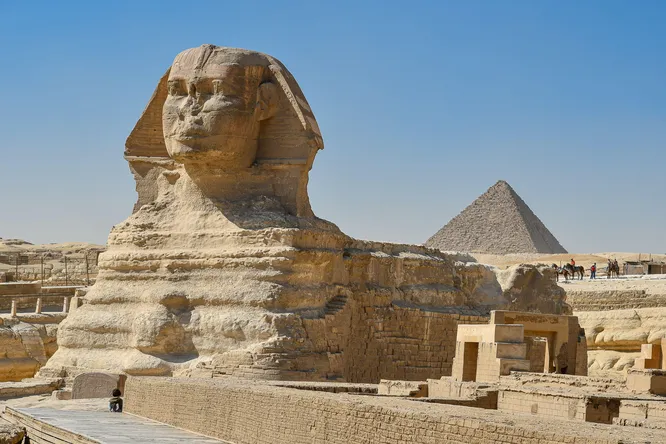 Первый вопрос - самый легкий. Кто из правителей Древнего Египта построил для себя самую большую пирамиду? Первый вопрос - самый легкий. Кто из правителей Древнего Египта построил для себя самую большую пирамиду?