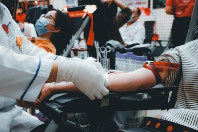 Что может вызвать кровавые слезы: невероятные факты о крови, которые приоткроют секреты нашего организма