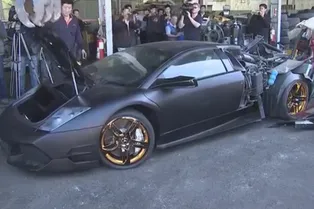 Lamborghini уничтожили за нарушение ПДД Lamborghini уничтожили за нарушение ПДД