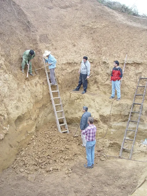 Место раскопок Homo erectus в Юньсяне. Место раскопок Homo erectus в Юньсяне.