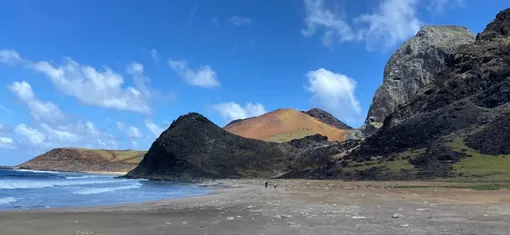 Пляж, где были найдены пластиковые камни Пляж, где были найдены пластиковые камни