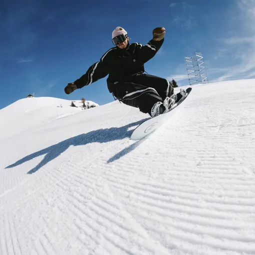 сноуборд на склоне сноуборд на склоне