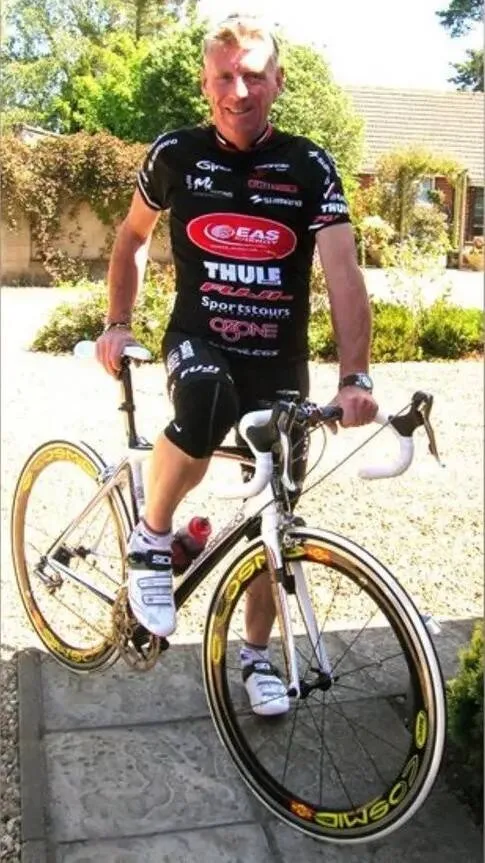 К 2021 году Дэвид Синар пережил рак и вышел на пенсию, чтобы проводить больше времени со своей пожилой матерью /