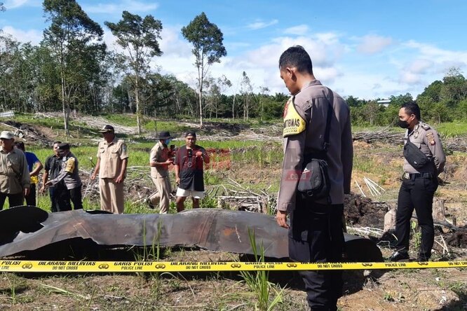 В Индонезии обнаружен гигантский металлический фрагмент. Это может быть часть упавшей китайской ракеты Long March 5B