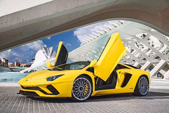 Lamborghini Aventador S: гибрид автомобиля и огнемета